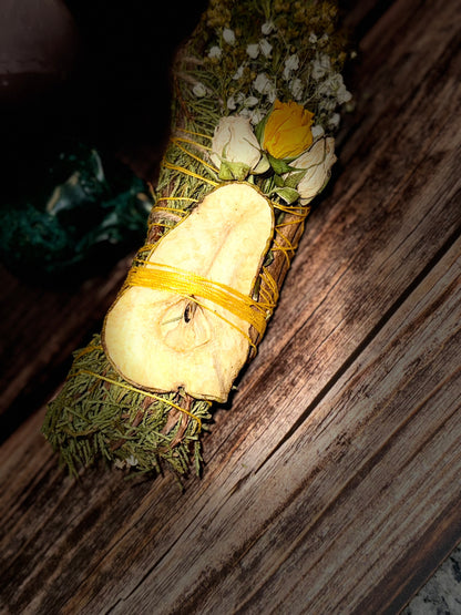 Pear, Palo Santo, Juniper & Cinnamon Smudge Stick