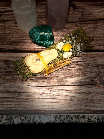 Pear, Palo Santo, Juniper & Cinnamon Smudge Stick